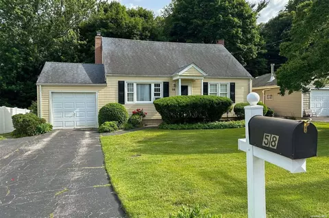 58 Magerus St, Huntington Station, NY 11746