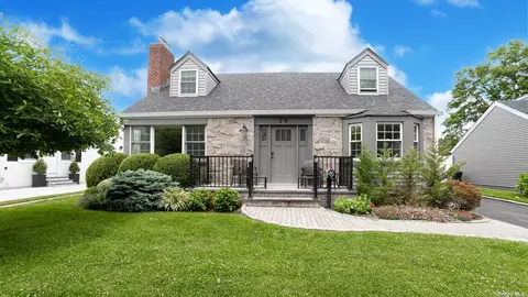 79 Gateway, Rockville Centre, NY 11570