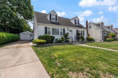 1248 Pembroke St, Uniondale, NY 11553