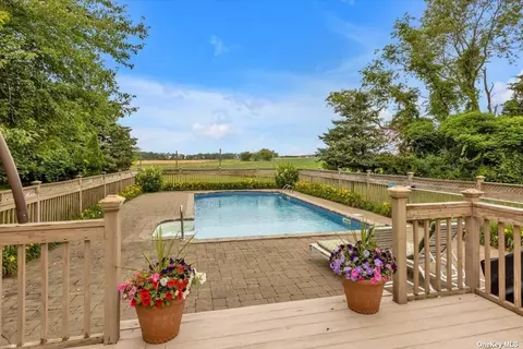 415 West Ln, Aquebogue, NY 11931
