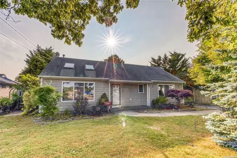 30 River Rd, Sayville, NY 11782