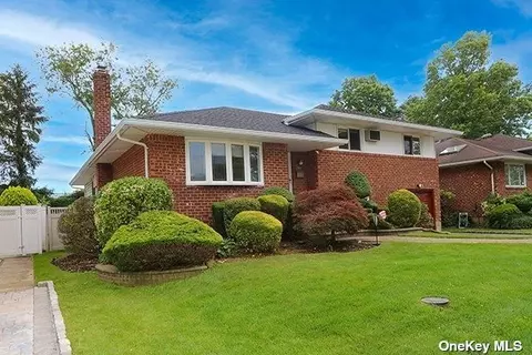 214 Halsey Ave, Jericho, NY 11753