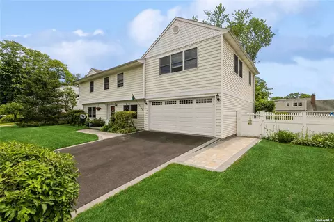 536 Gwynn St, Babylon, NY 11702