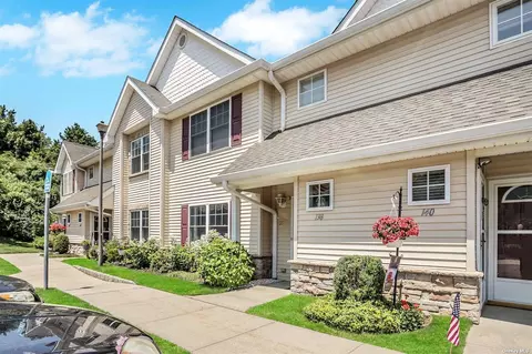 138 Morley Cir #138, Melville, NY 11747