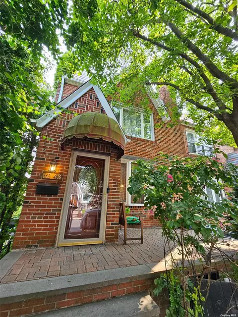 62-43 83rd St, Middle Village, NY 11379