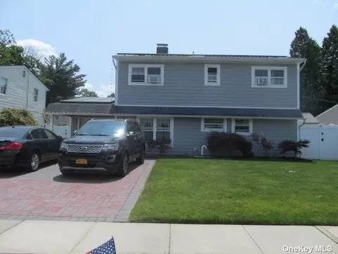 54 Tiptop Ln, Hicksville, NY 11801