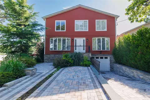 692 Scranton Ave, East Rockaway, NY 11518