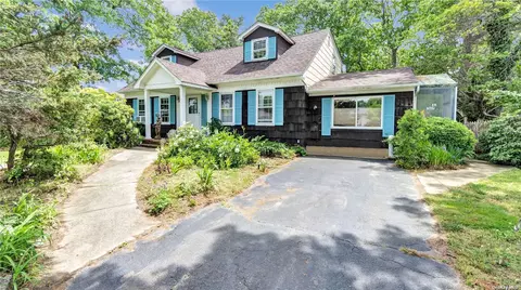 42 Ranch Dr, Shirley, NY 11967