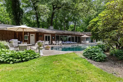 1185 Pine Valley Rd, Oyster Bay, NY 11771