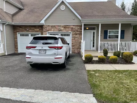 239 Ira Rd #239, Mount Sinai, NY 11766