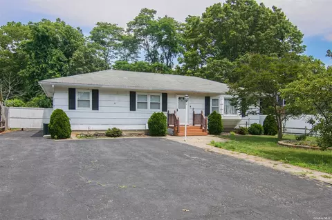 193 Southaven Ave, Medford, NY 11763