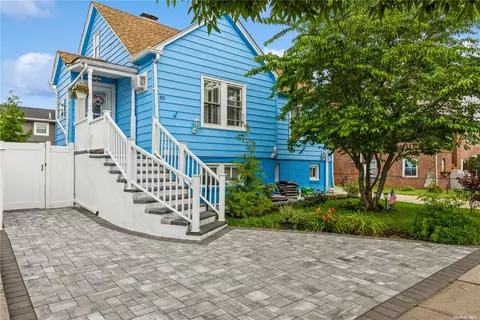 50 Lester Ave, Freeport, NY 11520