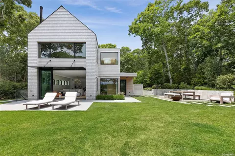1335 Fleetwood Rd, Cutchogue, NY 11935