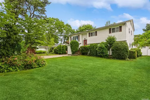 115 Southern Blvd, Hauppauge, NY 11788