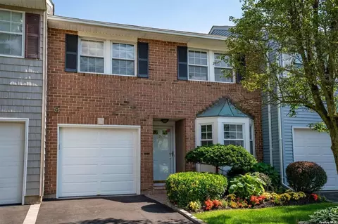21 Jennings Lane #., Woodbury, NY 11797