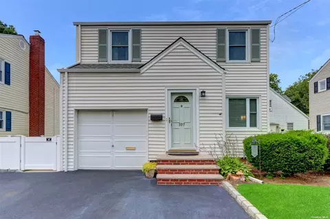 597 S 9th St, New Hyde Park, NY 11040
