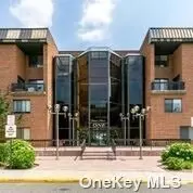 1 Ipswich Ave #316, Great Neck, NY 11021