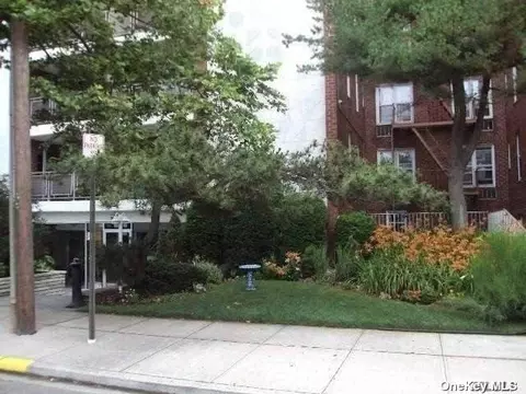 100 Brooklyn Ave #1A, Freeport, NY 11520