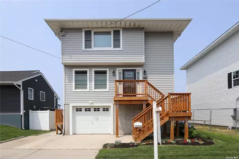 889 Pacific St, Lindenhurst, NY 11757