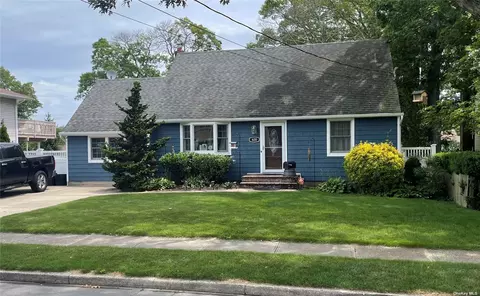 620 Centre Ave, Lindenhurst, NY 11757