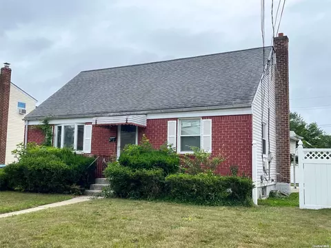751 N Ascan St, Elmont, NY 11003