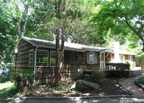 1 Lane I, Huntington, NY 11743