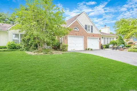 88 Hearthside Dr #88, Mount Sinai, NY 11766