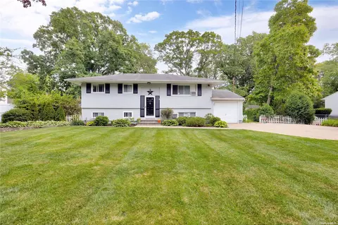 48 Franklin Ave, Brentwood, NY 11717