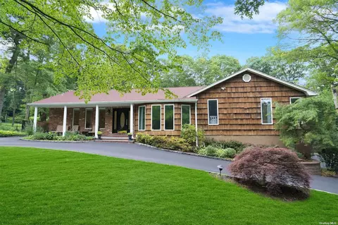 43 Buttonwood Dr, Dix Hills, NY 11746