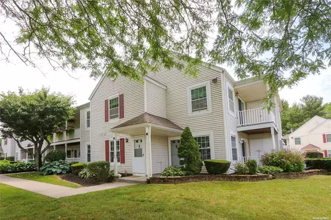 231 Fairview Cir #231, Middle Island, NY 11953
