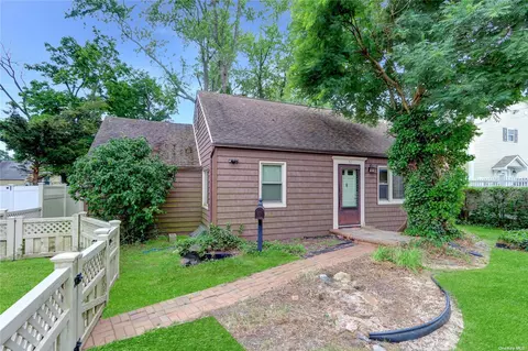 51 Hilliard Ave, Central Islip, NY 11722