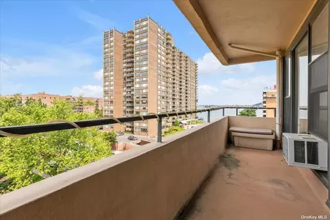 166-40 Powells Cove Blvd #7B, Beechhurst, NY 11357