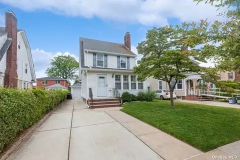 251-43 42nd Ave, Little Neck, NY 11363