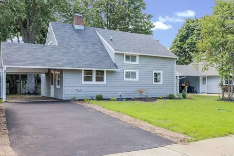 42 Bishop Ln, Hicksville, NY 11801