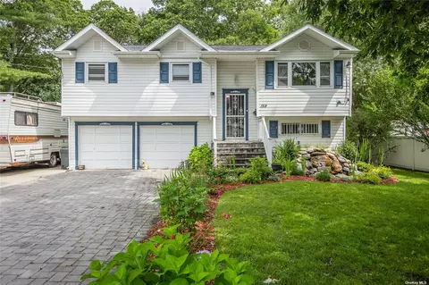 159 Riddle St, Brentwood, NY 11717