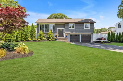 91 Claridge Ln, East Islip, NY 11730