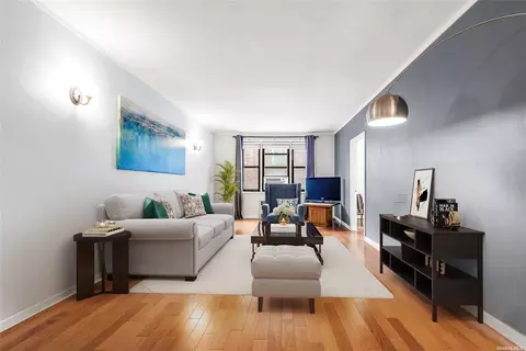 69-60 108th St #316, Forest Hills, NY 11375