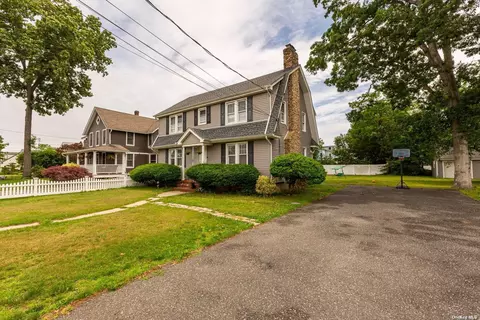 137 Melrose Ave, Massapequa, NY 11758