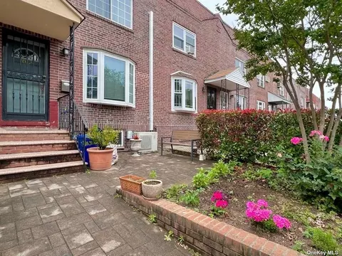 20-62 28th St, Astoria, NY 11105