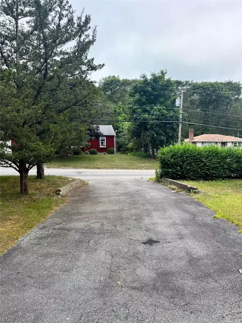 2000 Cox Neck Rd, Mattituck, NY 11952