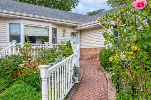 52 Maxwell Rd, Garden City, NY 11530