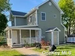36 Amity St, Patchogue, NY 11772