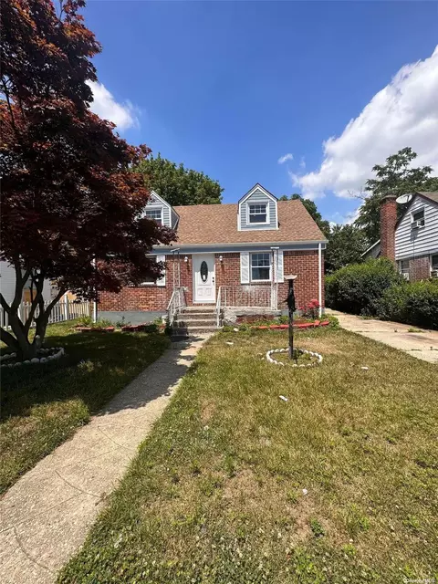 23 Circle Dr, Hempstead, NY 11550