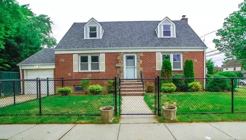 659 6th Ave, New Hyde Park, NY 11040