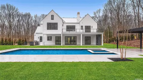 1698 Noyack Rd, Southampton, NY 11968