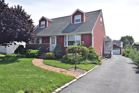 749 Newbridge Rd, North Bellmore, NY 11710