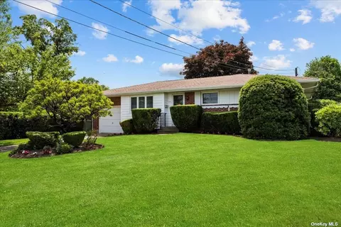292 W 9th St, Deer Park, NY 11729