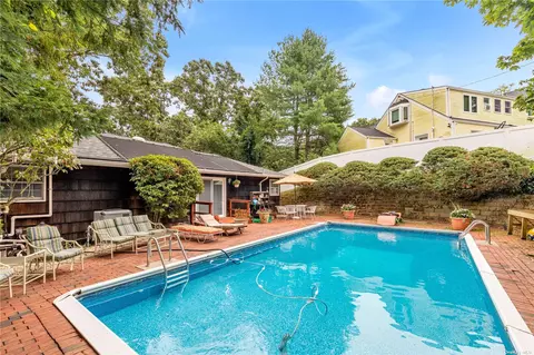 215 Vernon Valley Rd, East Northport, NY 11731