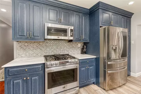 70 Independence Ave, Freeport, NY 11520