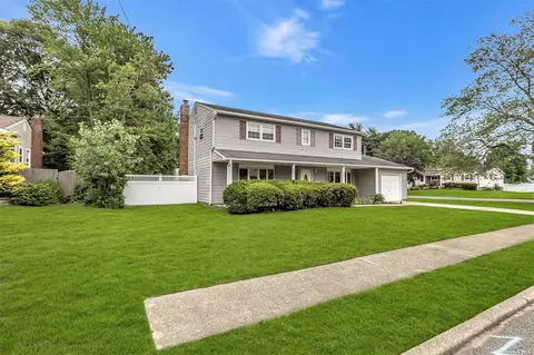 3 Norton Ave, West Babylon, NY 11704